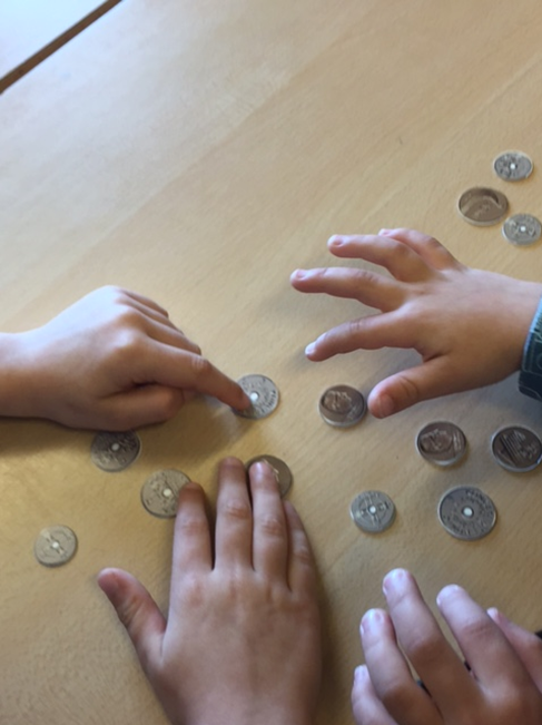 Barn som teller penger